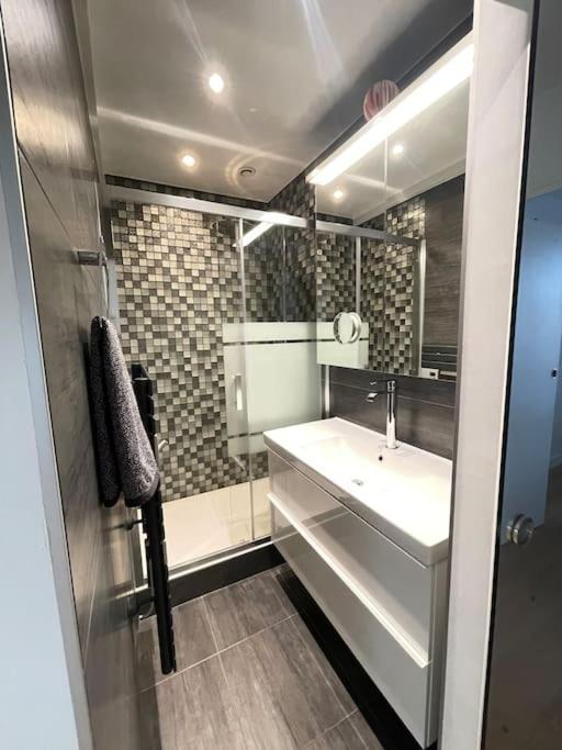 Paris Central 1 Bedroom Apartment With Ac ภายนอก รูปภาพ